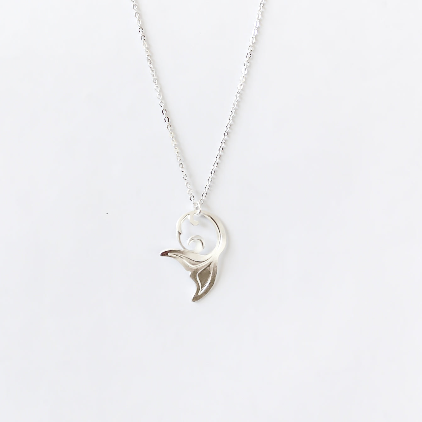 whale-tail-necklace